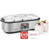 Appareil de yaourtière en acier inoxydable avec affichage numérique, illustré avec des tasses en céramique blanche et un sceau de certification rouge.