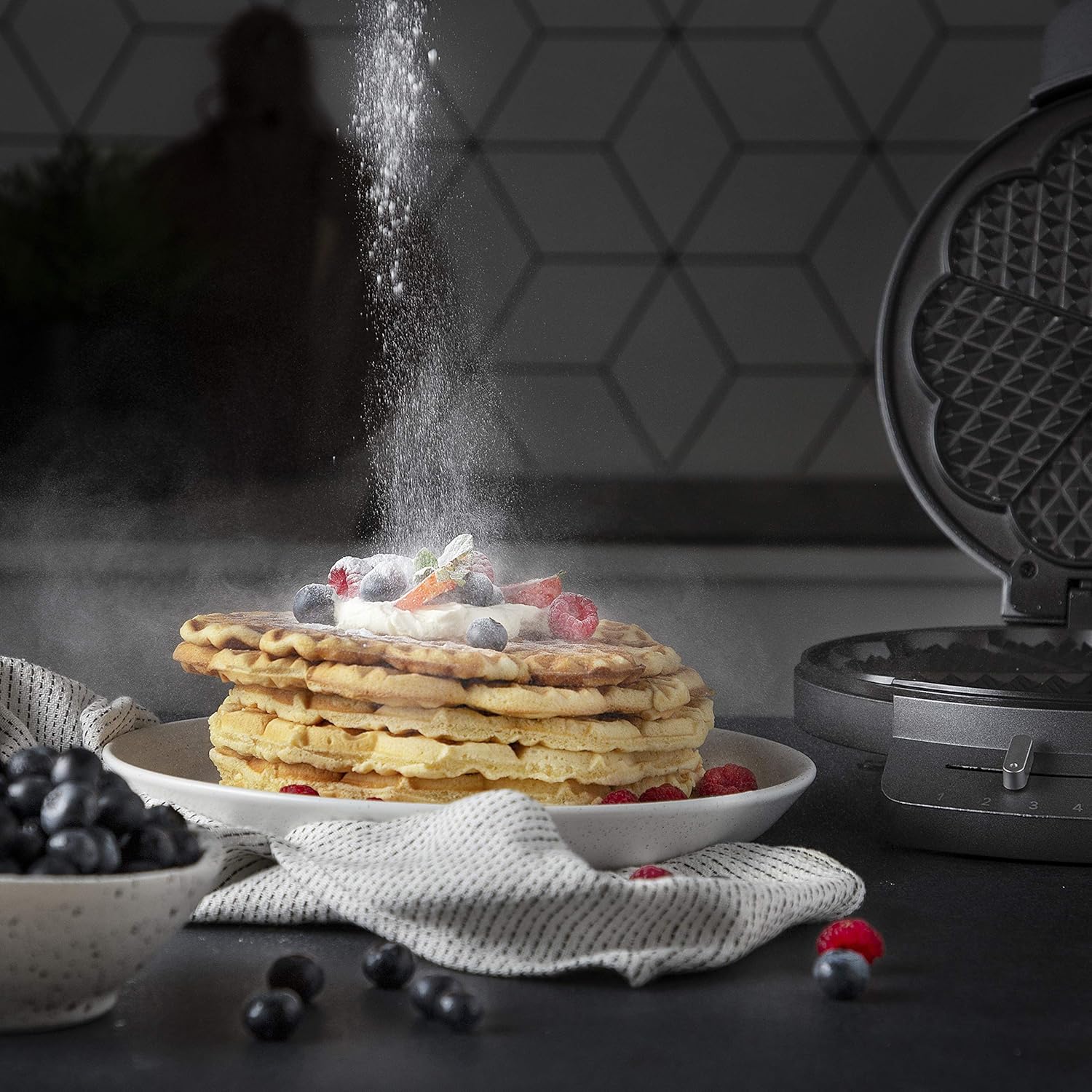 Princess - Gaufrier Deluxe - 5 coeurs, 1200W, inox - 132380