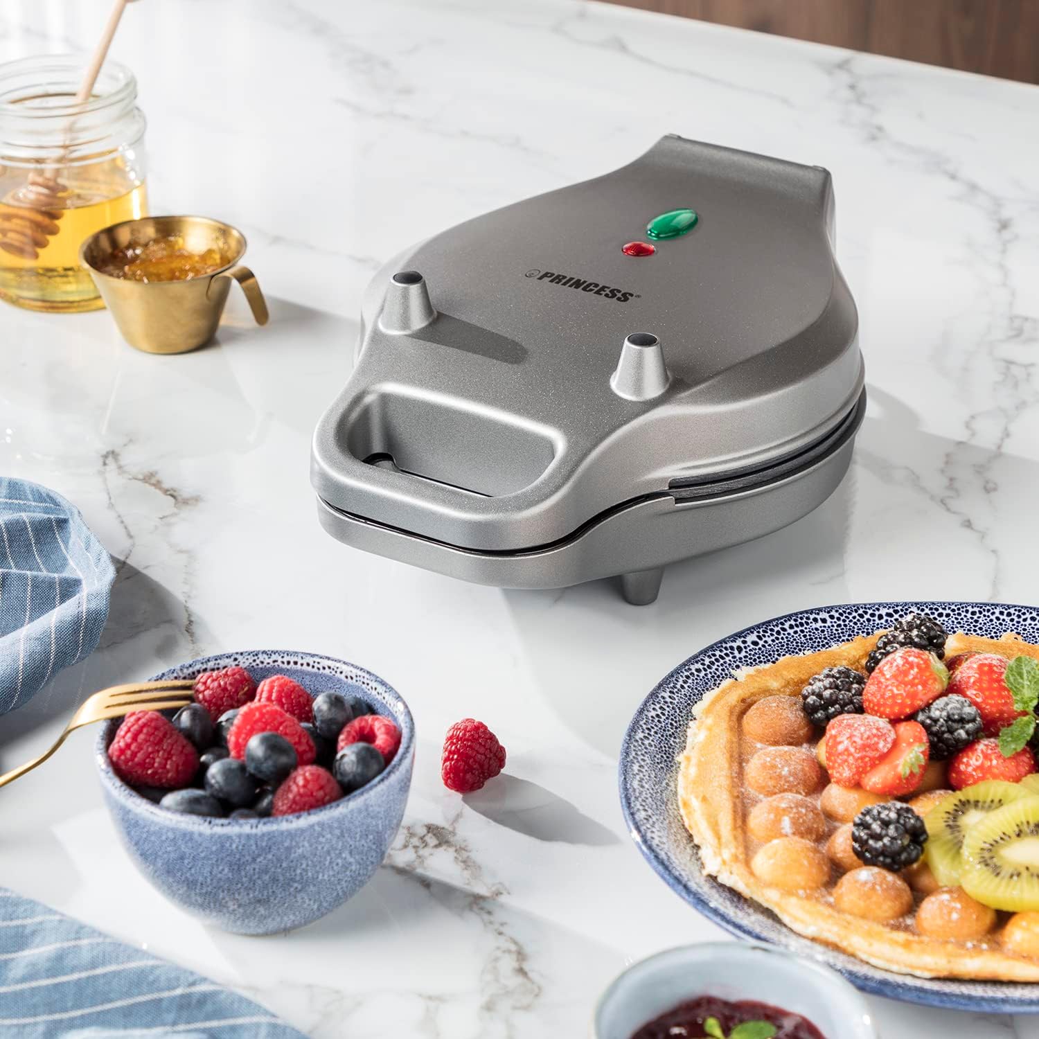 Princess - Gaufrier ouverture 180°, 700W, câble 0.7m, antiadhésif - 132465