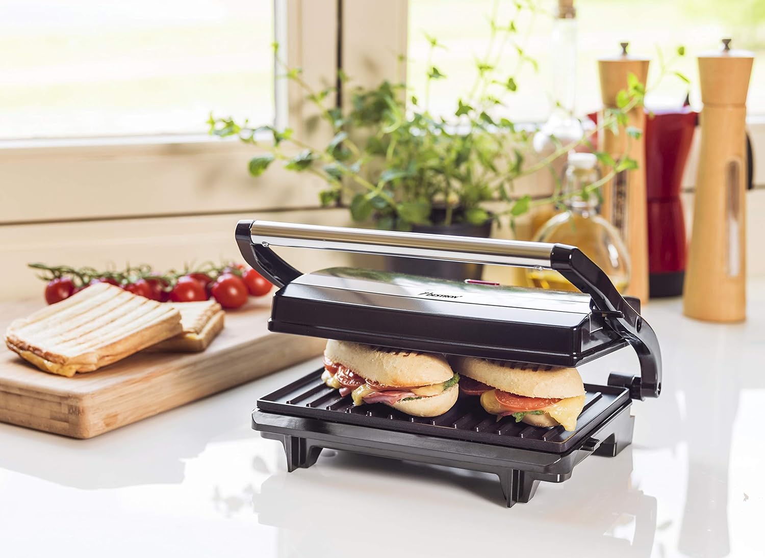 Bestron - Panini Maker série APM - poignée Cool-Touch, revêtement antiadhésif, bac récupérateur - 700W - APM123Z