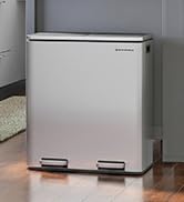 un petit réfrigérateur avec une porte ouverte.