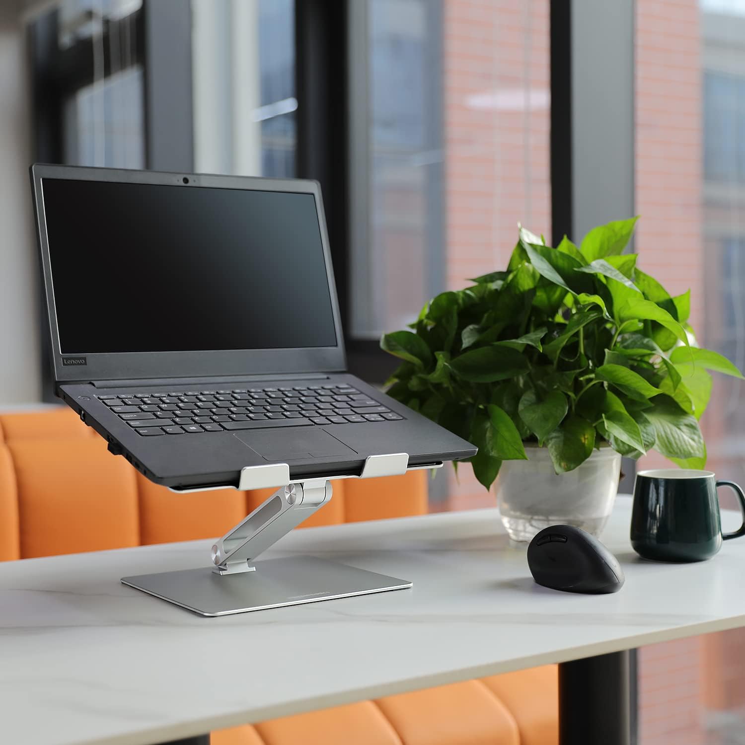 Amazon Basics - support ergonomique ajustable 25,4x23,9x6,5 cm - pour PC portable 17,3