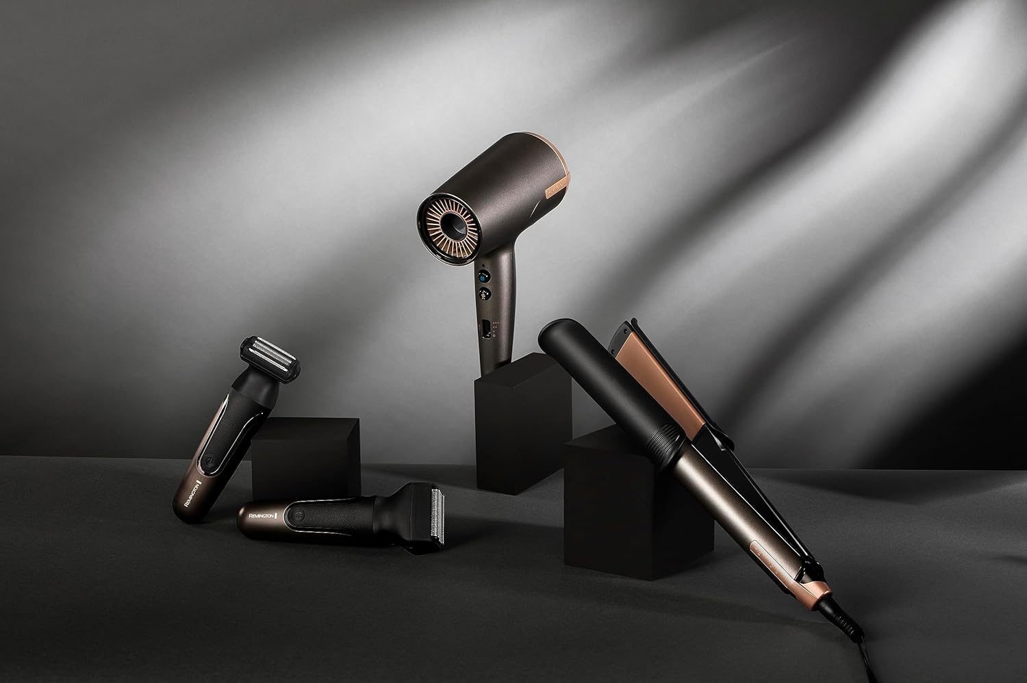 Remington - ONE Dry&Style - sèche-cheveux 2000W, 5 embouts, ions, D6078