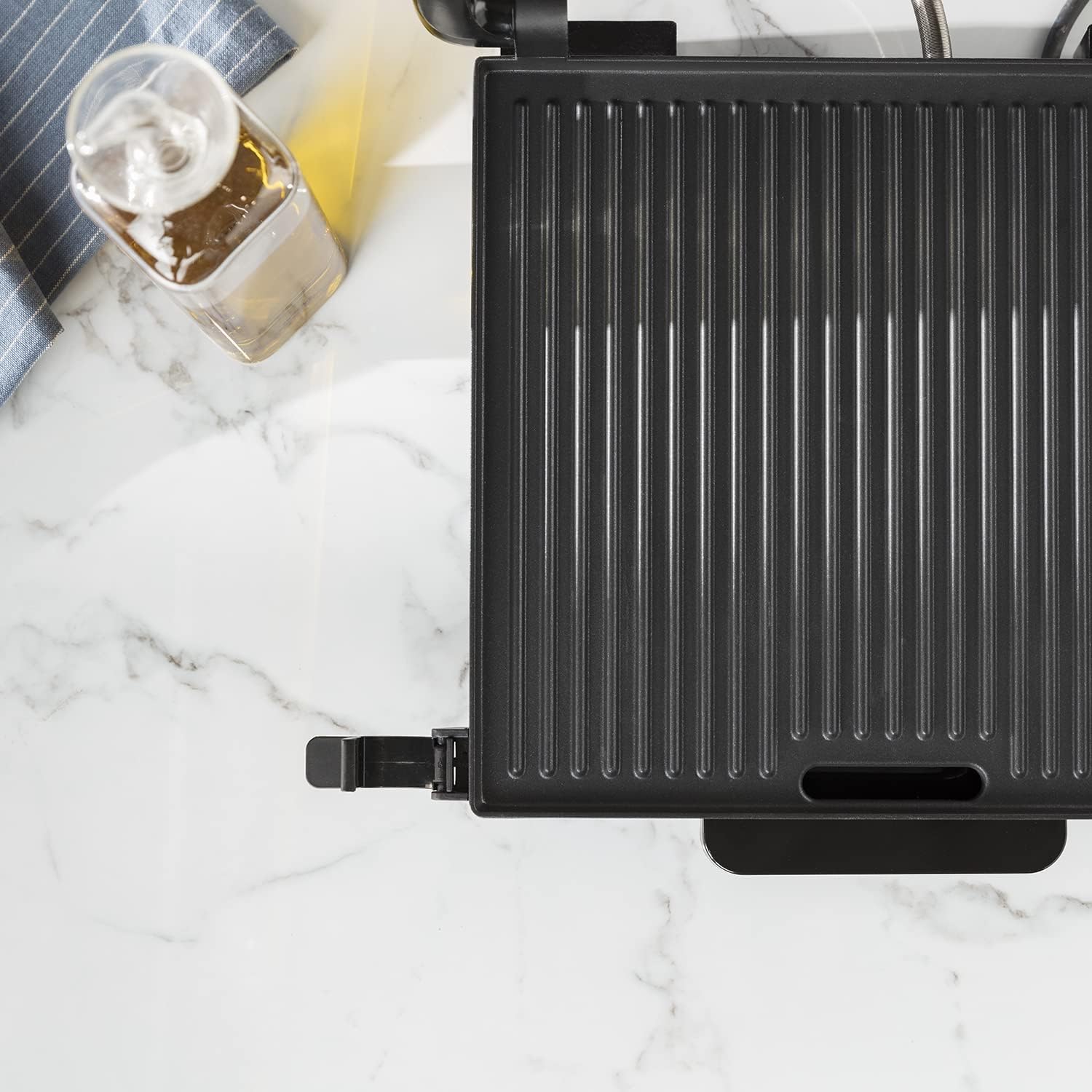 Princess – Appareil à paninis, brossé, 30x27cm, 2 portions, 2000W